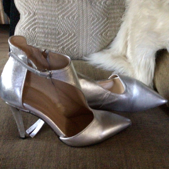 BEAUTISOLES/ SILVER BOOTIES - Picture 8 of 9
